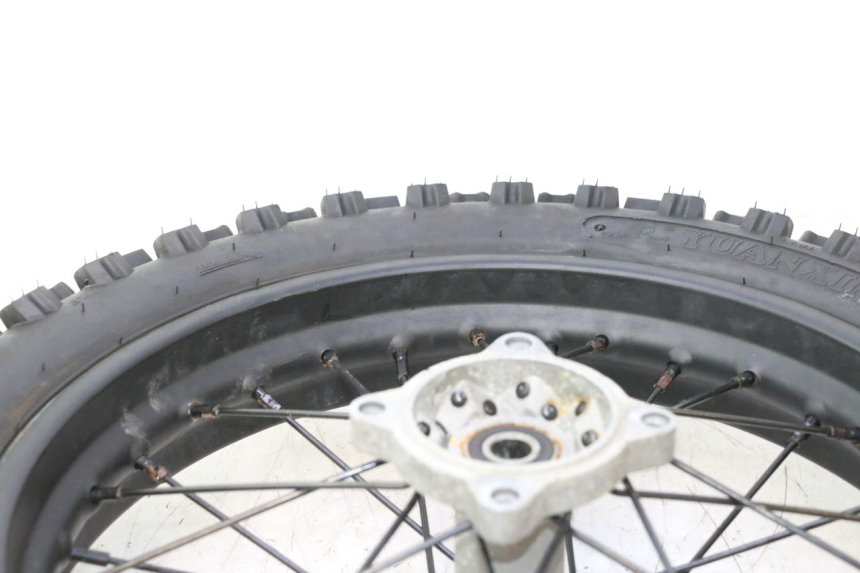 photo de HINTERRADFELGE UND REIFEN APOLLO RFZ 125 - Details der Befestigungspunkte