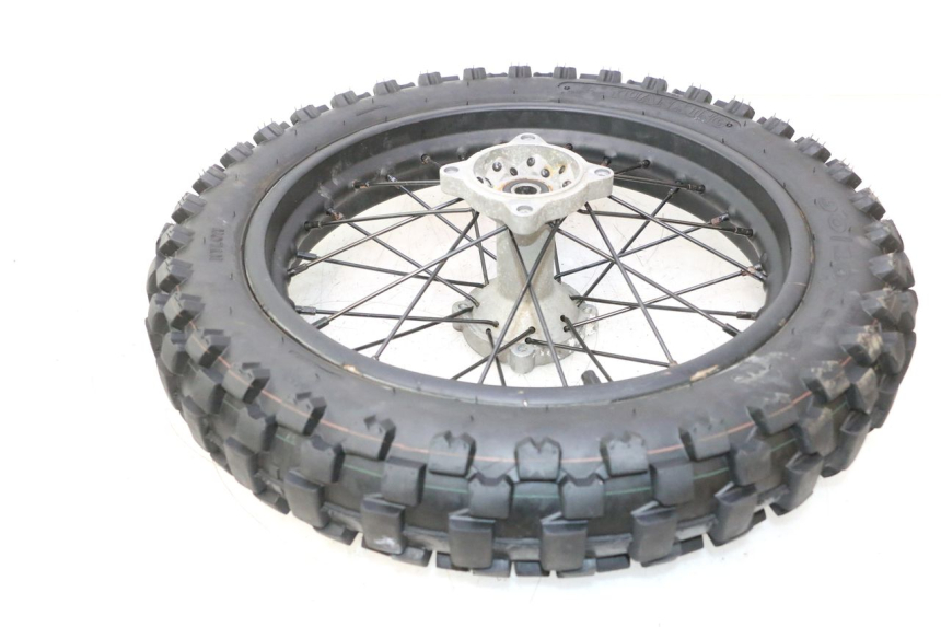 photo de HINTERRADFELGE UND REIFEN APOLLO RFZ 125 - Oberflächenzustand und Material