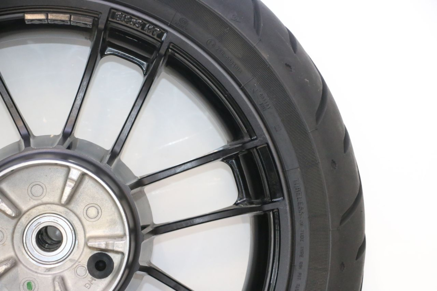 photo de HINTERRADFELGE UND REIFEN HARLEY DAVIDSON ROAD GLIDE FLTRXSE 1920 (2018 - 2022) - Details der Befestigungspunkte