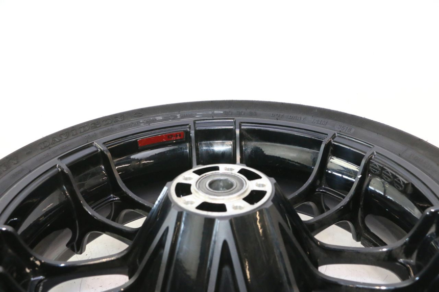 photo de HINTERRADFELGE UND REIFEN HARLEY DAVIDSON ROAD GLIDE FLTRXSE 1920 (2018 - 2022) - Oberflächenzustand und Material