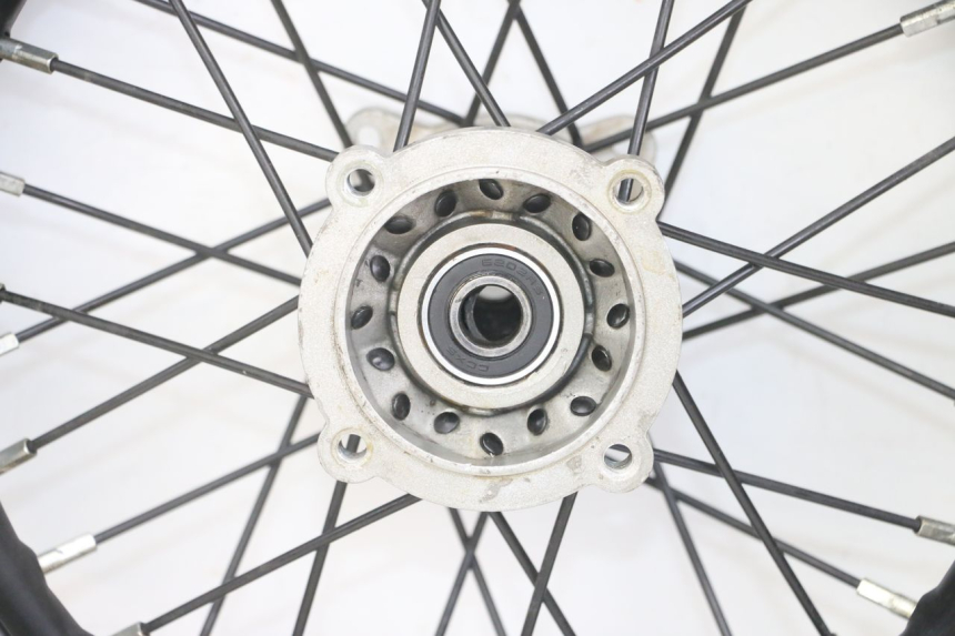 photo de HINTERRADFELGE UND REIFEN APOLLO RXF 125 - Charakteristische Merkmale