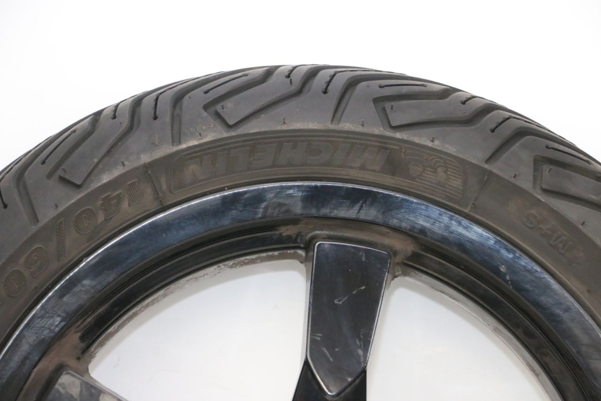 photo de HINTERRADFELGE UND REIFEN PEUGEOT SATELIS 125 (2013 - 2018) - Detaillierte Sichtprüfung