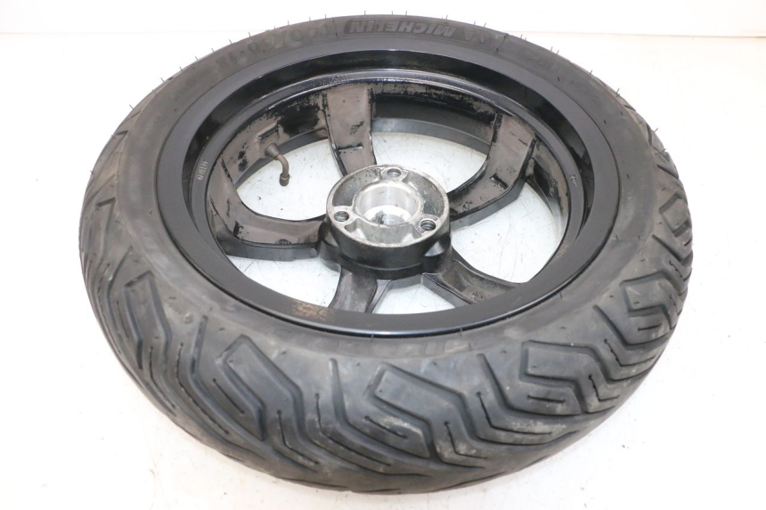 photo de HINTERRADFELGE UND REIFEN PEUGEOT SATELIS 125 (2013 - 2018) - Alternative Perspektive