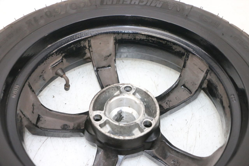 photo de HINTERRADFELGE UND REIFEN PEUGEOT SATELIS 125 (2013 - 2018) - Technische Nahaufnahme