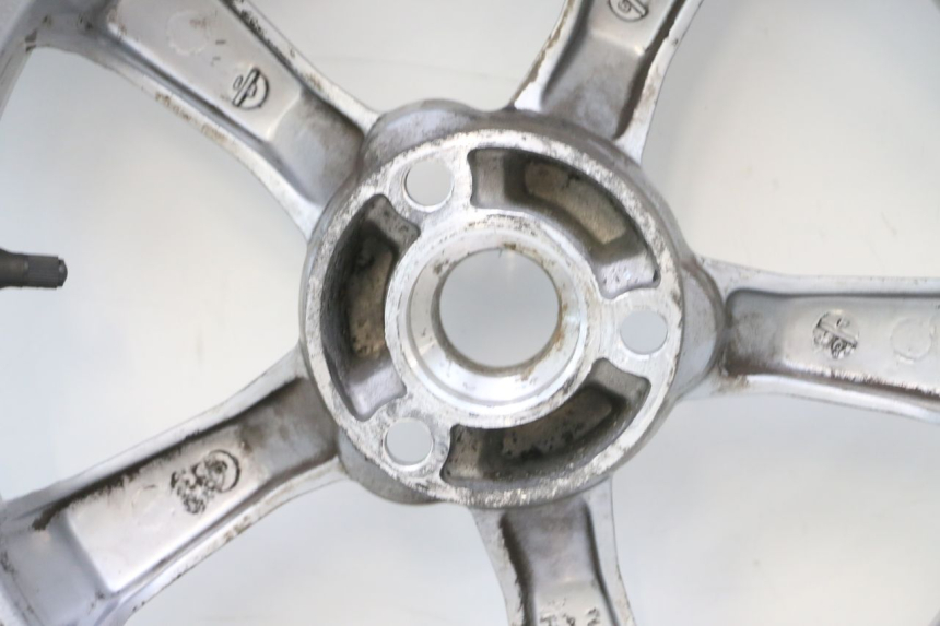 photo de HINTERRADFELGE UND REIFEN PEUGEOT SATELIS 125 (2006 - 2009) - Zoom auf Komponenten