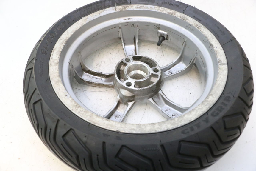 photo de HINTERRADFELGE UND REIFEN PEUGEOT SATELIS 125 (2006 - 2009) - Zoom auf Gebrauchszustand