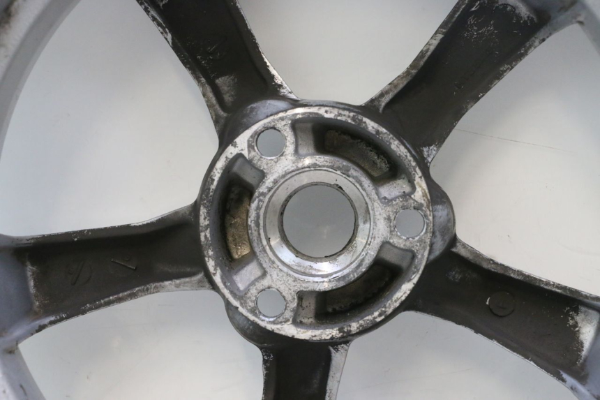 photo de HINTERRADFELGE UND REIFEN PEUGEOT SATELIS 125 (2013 - 2018) - Hochauflösende Nahaufnahme