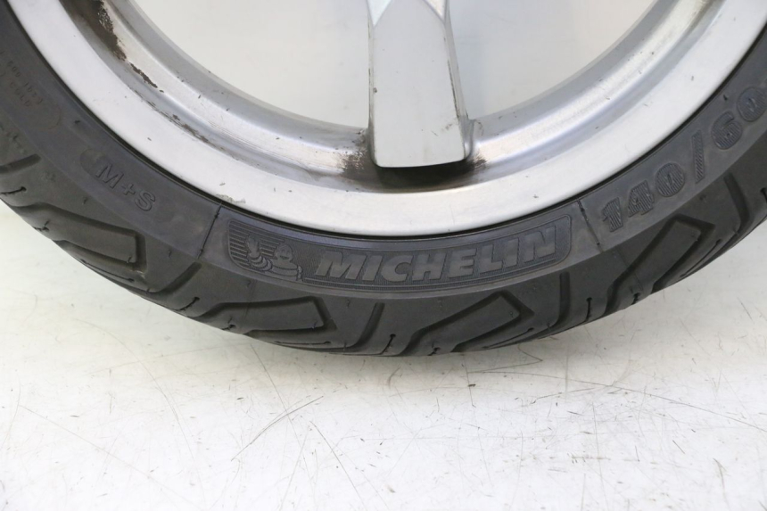 photo de HINTERRADFELGE UND REIFEN PEUGEOT SATELIS 125 (2013 - 2018) - Detaillierte Sichtprüfung
