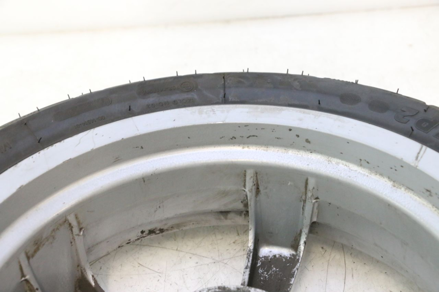 photo de HINTERRADFELGE UND REIFEN PEUGEOT SATELIS 125 (2013 - 2018) - Technische Nahaufnahme