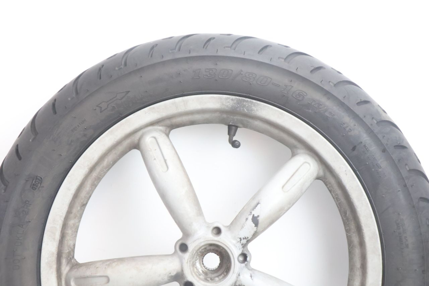 photo de HINTERRADFELGE UND REIFEN APRILIA SCARABEO GT 125 (1999 - 2007) - Detailansicht des Bauteils