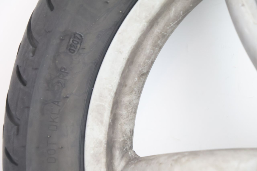 photo de HINTERRADFELGE UND REIFEN APRILIA SCARABEO GT 125 (1999 - 2007) - Technische Nahaufnahme