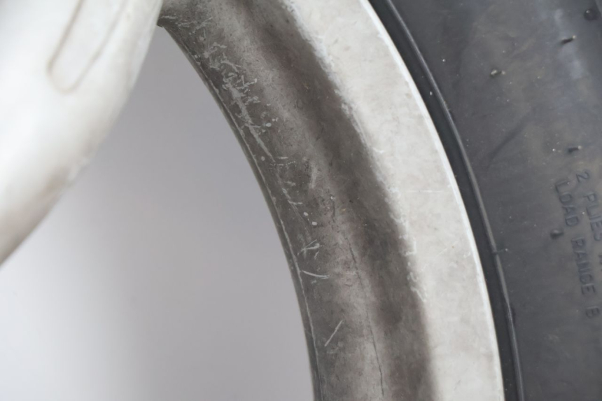 photo de HINTERRADFELGE UND REIFEN APRILIA SCARABEO GT 125 (1999 - 2007) - Details der Befestigungspunkte