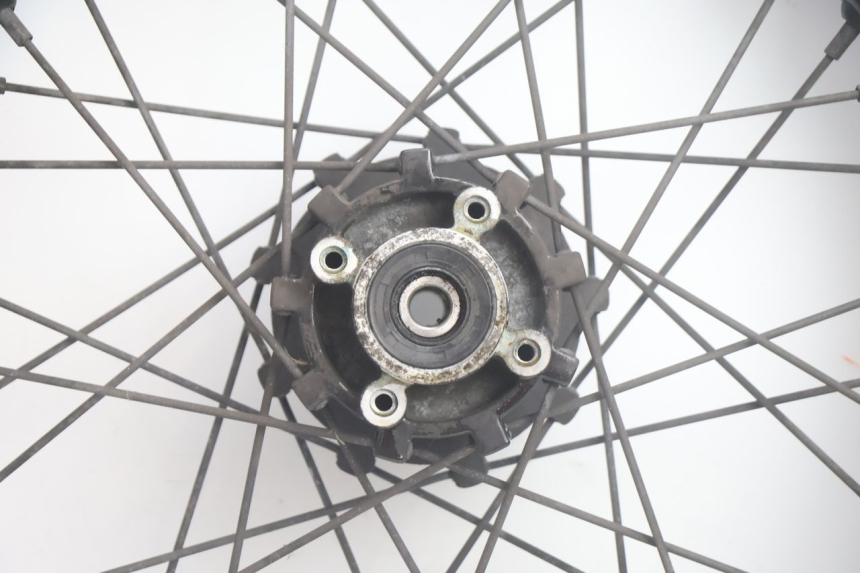 photo de HINTERRADFELGE UND REIFEN MASH SEVENTY FIVE 125 (2013 - 2021) - Alternative Perspektive