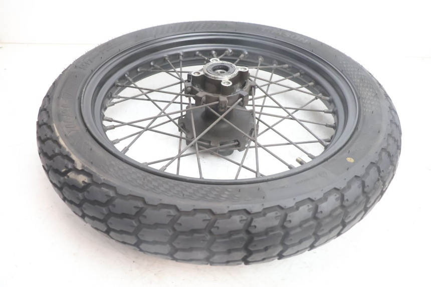 photo de HINTERRADFELGE UND REIFEN MASH SEVENTY FIVE 125 (2013 - 2021) - Technische Nahaufnahme