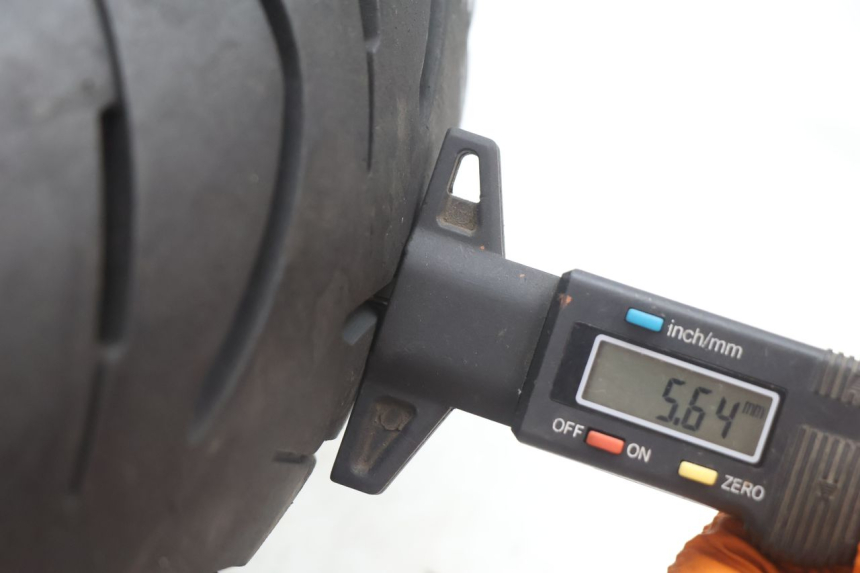 photo de HINTERRADFELGE UND REIFEN RIDE SLASH 2T 50 (2012 - 2014) - Hochauflösende Nahaufnahme