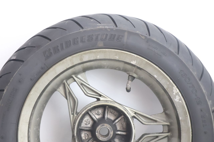 photo de HINTERRADFELGE UND REIFEN RIDE SLASH 2T 50 (2012 - 2014) - Details der Befestigungspunkte