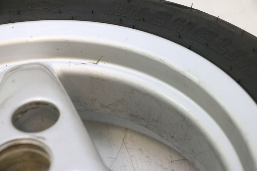 photo de HINTERRADFELGE UND REIFEN PEUGEOT SPEEDFIGHT LC 50 (1996 - 2002) - Technische Nahaufnahme