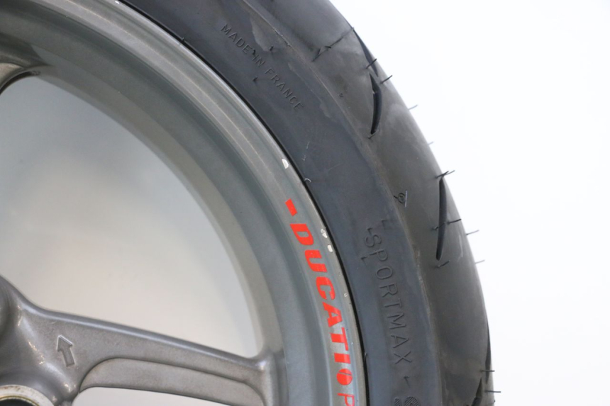 photo de HINTERRADFELGE UND REIFEN DUCATI SS IE DS CARENEE 1000 (2002 - 2006) - Fokus auf die Struktur