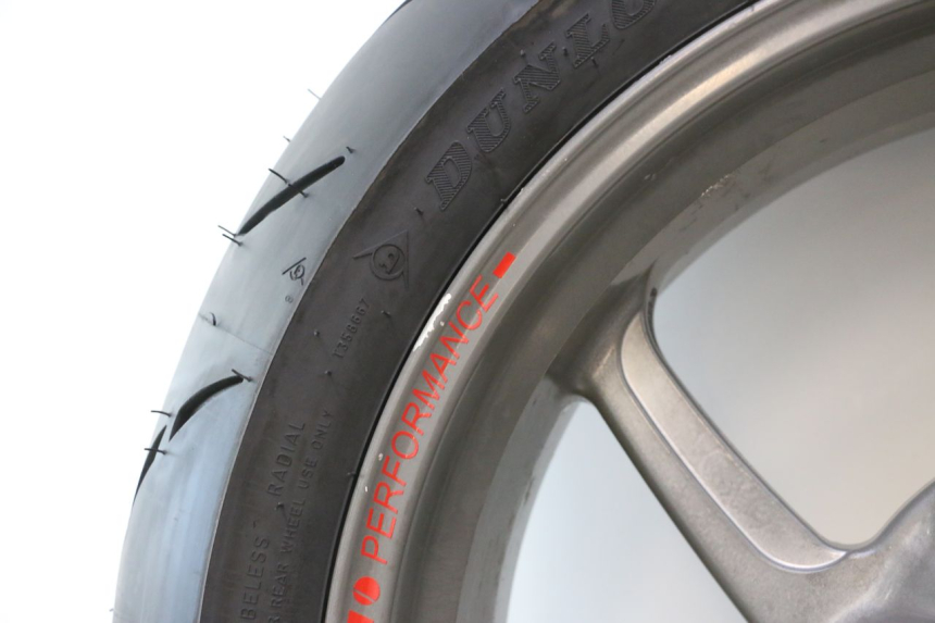 photo de HINTERRADFELGE UND REIFEN DUCATI SS IE DS CARENEE 1000 (2002 - 2006) - Alternativer Blickwinkel