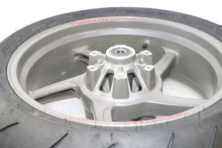photo de HINTERRADFELGE UND REIFEN DUCATI SS IE DS CARENEE 1000 (2002 - 2006) - Zoom auf Gebrauchszustand