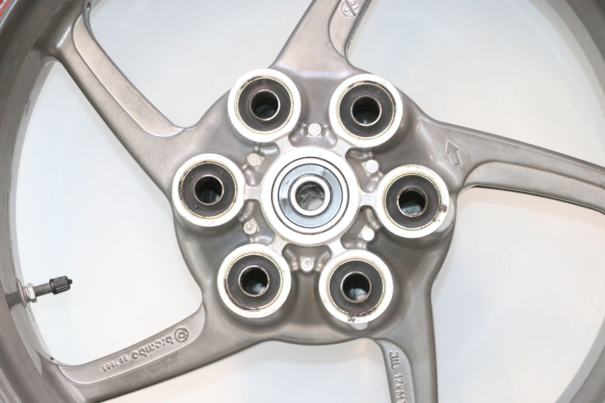 photo de HINTERRADFELGE UND REIFEN DUCATI SS IE DS CARENEE 1000 (2002 - 2006) - Zoom auf Gebrauchszustand