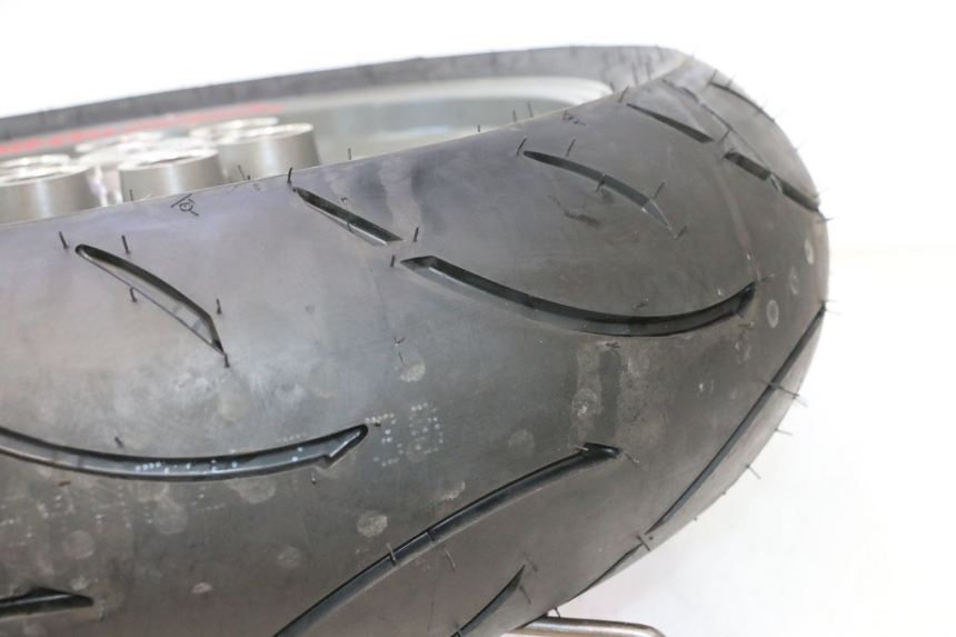 photo de HINTERRADFELGE UND REIFEN DUCATI SS IE DS CARENEE 1000 (2002 - 2006) - Details der Befestigungspunkte