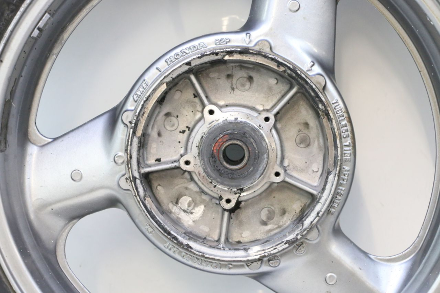 photo de HINTERRADFELGE UND REIFEN HONDA ST PAN EUROPEAN 1100 (1990 - 2002) - Alternativer Blickwinkel