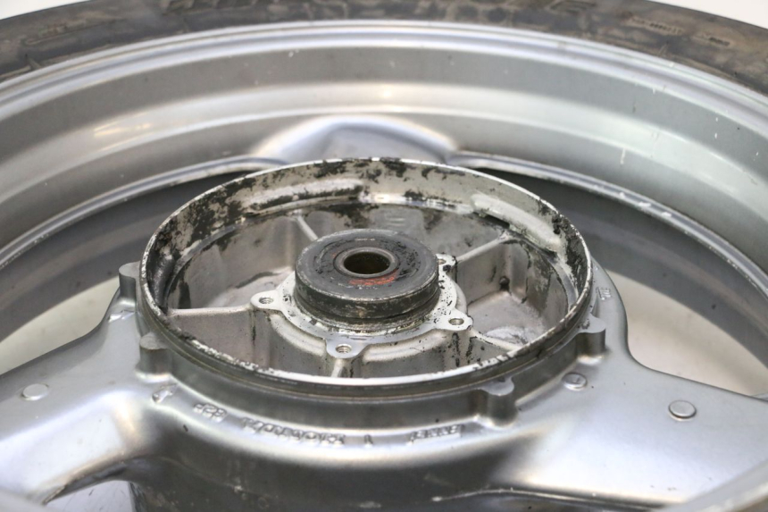 photo de HINTERRADFELGE UND REIFEN HONDA ST PAN EUROPEAN 1100 (1990 - 2002) - Alternative Perspektive
