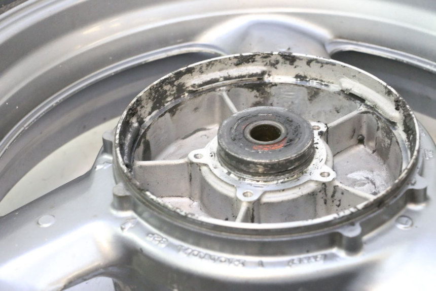 photo de HINTERRADFELGE UND REIFEN HONDA ST PAN EUROPEAN 1100 (1990 - 2002) - Oberflächenzustand und Material