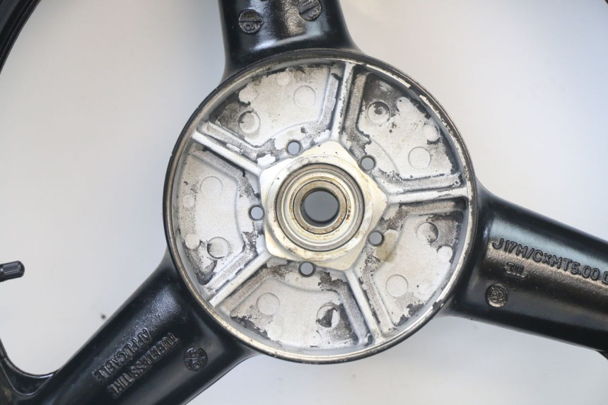 photo de HINTERRADFELGE UND REIFEN SUZUKI GSX F GSXF 650 (2007 - 2015) - Kennzeichnungen und Originalreferenzen