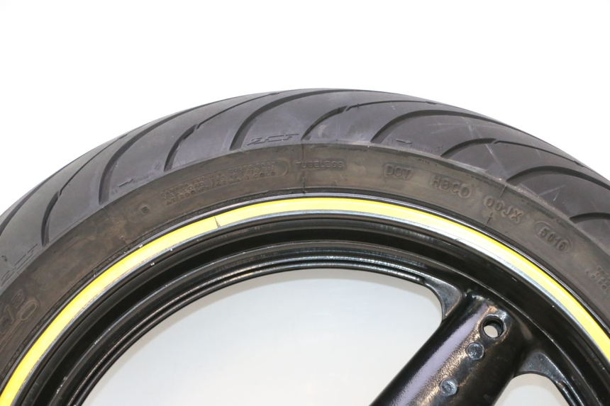 photo de HINTERRADFELGE UND REIFEN SUZUKI SV S 650 (2003 - 2009) - Hochauflösende Nahaufnahme