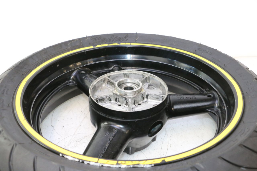photo de HINTERRADFELGE UND REIFEN SUZUKI SV S 650 (2003 - 2009) - Zoom auf Gebrauchszustand