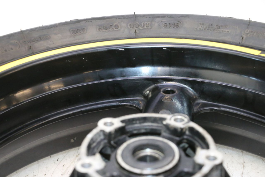 photo de HINTERRADFELGE UND REIFEN SUZUKI SV S 650 (2003 - 2009) - Details der Befestigungspunkte