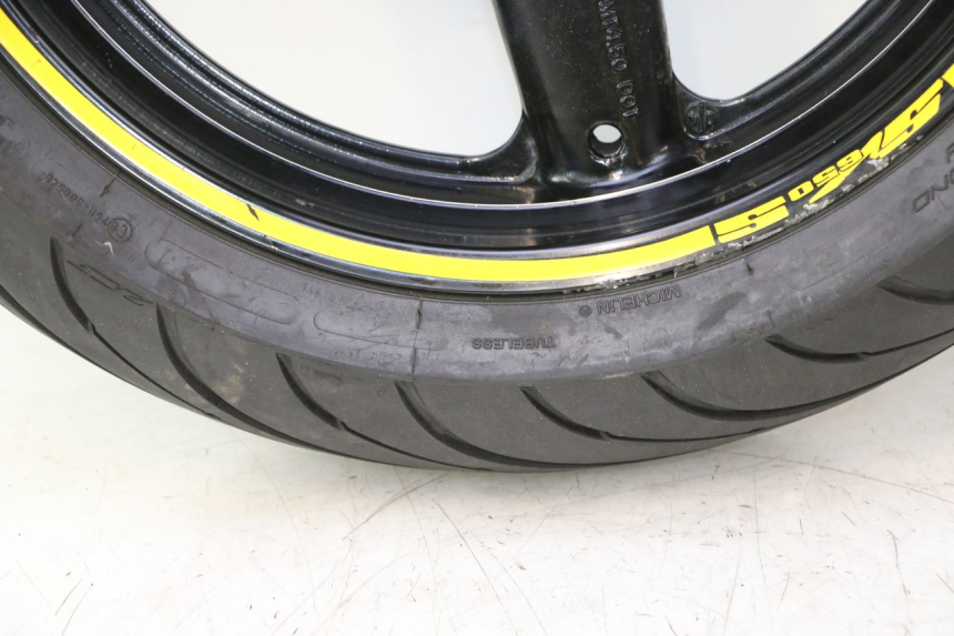 photo de HINTERRADFELGE UND REIFEN SUZUKI SV S 650 (2003 - 2009) - Oberflächenzustand und Material
