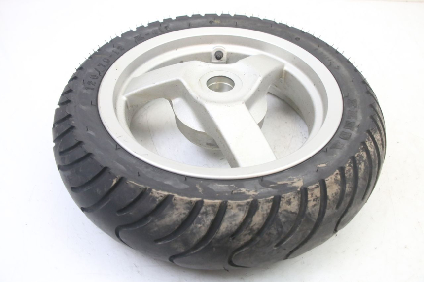 photo de HINTERRADFELGE UND REIFEN PEUGEOT VIVACITY NEW 2T 50 (2008 - 2017) - Detailansicht des Bauteils