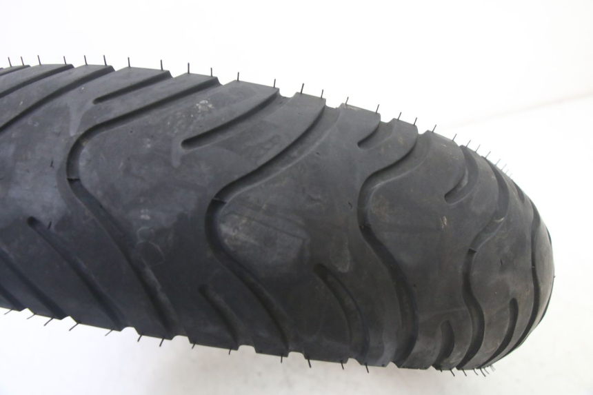 photo de HINTERRADFELGE UND REIFEN PEUGEOT VIVACITY NEW 2T 50 (2008 - 2017) - Zoom auf Komponenten