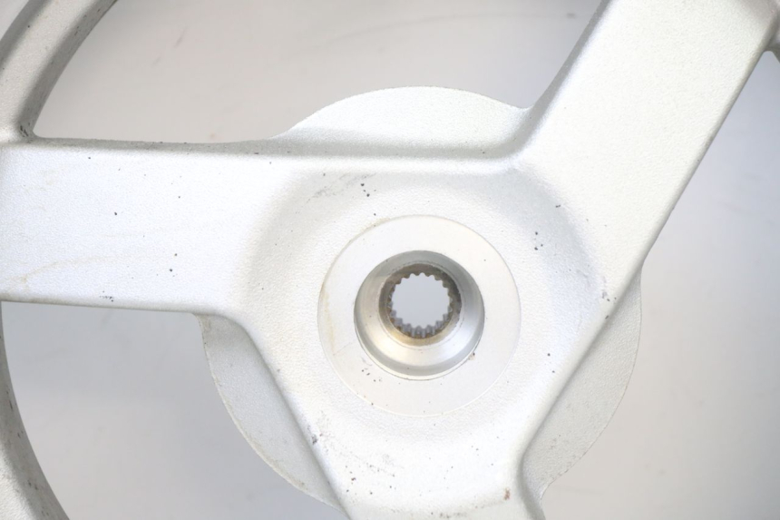 photo de HINTERRADFELGE UND REIFEN PEUGEOT VIVACITY NEW 2T 50 (2008 - 2017) - Technische Nahaufnahme