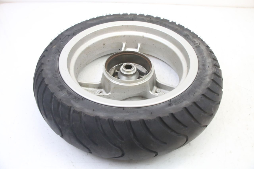 photo de HINTERRADFELGE UND REIFEN PEUGEOT VIVACITY NEW 2T 50 (2008 - 2017) - Details der Befestigungspunkte