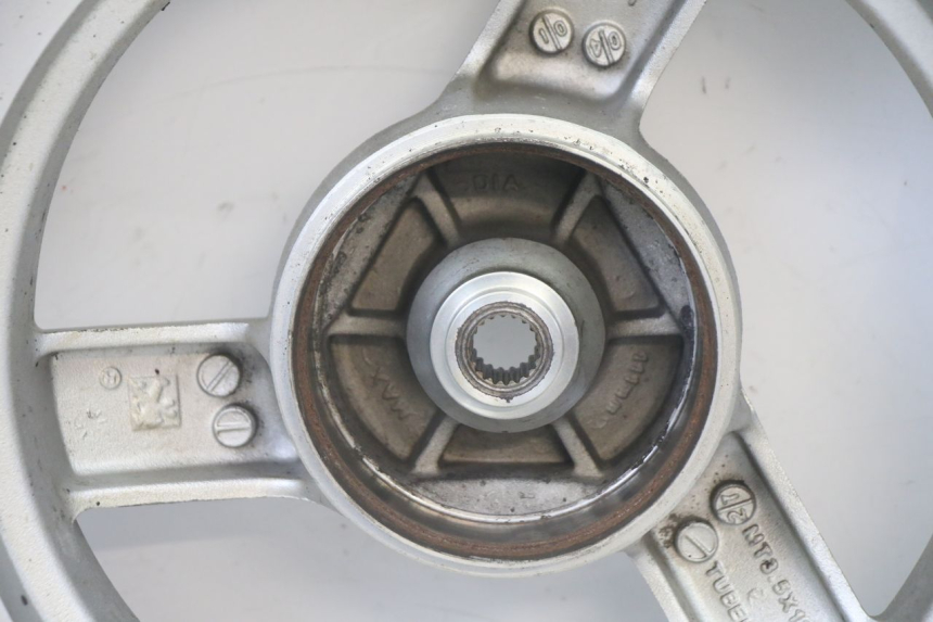 photo de HINTERRADFELGE UND REIFEN PEUGEOT VIVACITY NEW 2T 50 (2008 - 2017) - Kennzeichnungen und Originalreferenzen