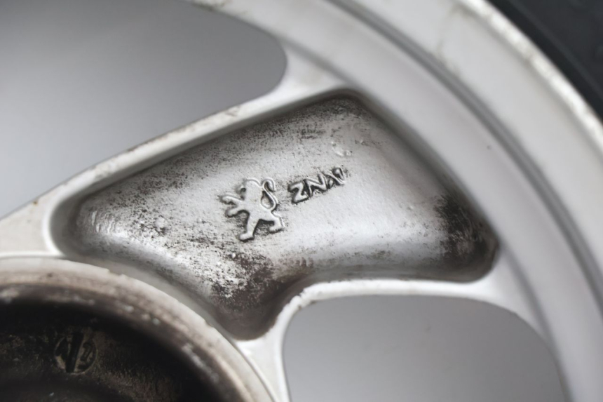 photo de HINTERRADFELGE UND REIFEN PEUGEOT VIVACITY 50 (2004 - 2009) - Detaillierte Sichtprüfung