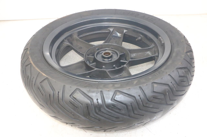 photo de HINTERRADFELGE UND REIFEN YAMAHA X-MAX XMAX 125 (2010 - 2013) - Details der Befestigungspunkte