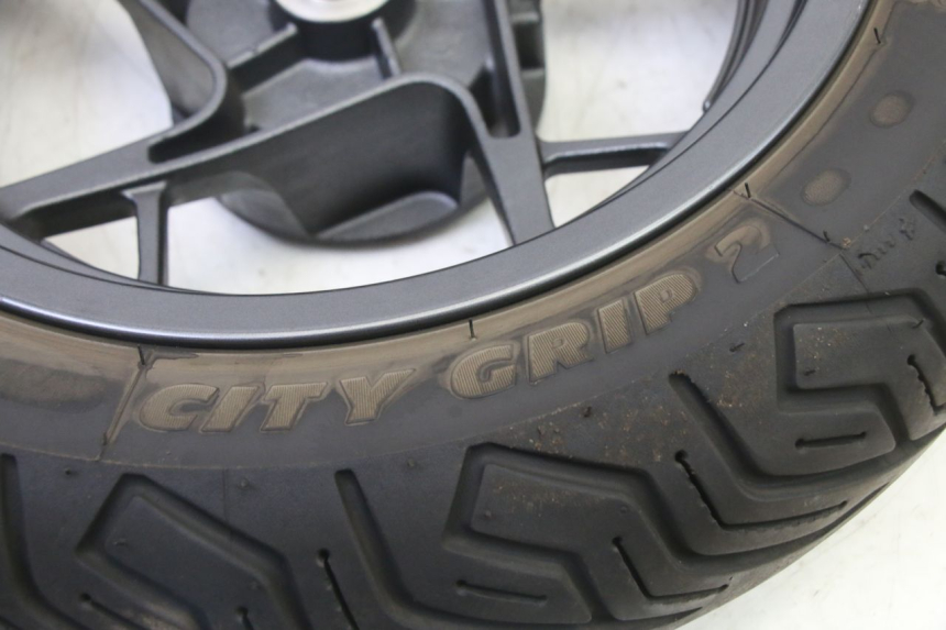 photo de HINTERRADFELGE UND REIFEN YAMAHA XMAX X-MAX 125 (2021 - 2025) - Charakteristische Merkmale