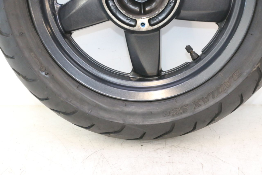 photo de HINTERRADFELGE UND REIFEN YAMAHA XMAX X-MAX 125 (2006 - 2009) - Detaillierte Sichtprüfung