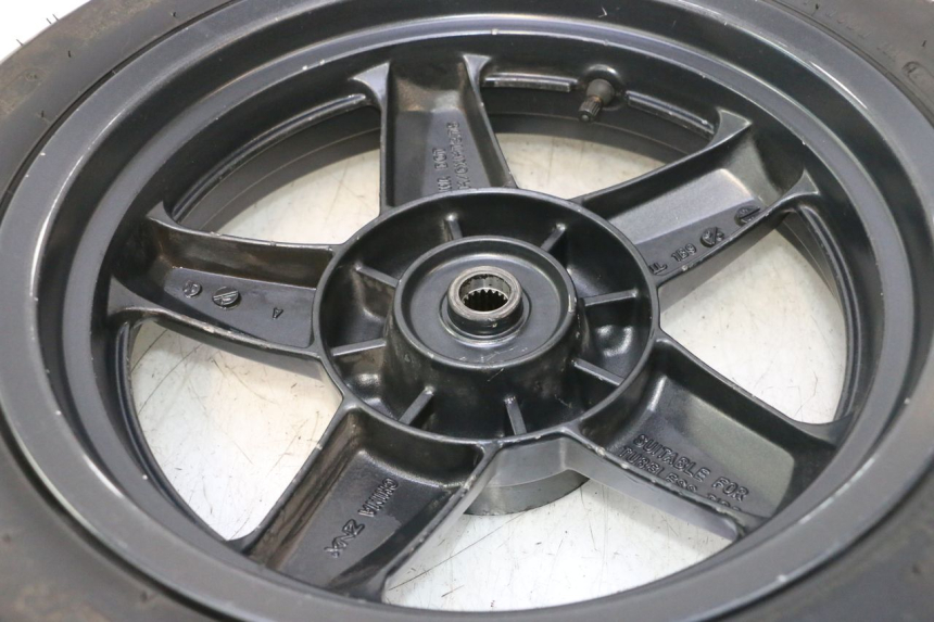 photo de HINTERRADFELGE UND REIFEN YAMAHA XMAX X-MAX 125 (2006 - 2009) - Zoom auf Gebrauchszustand