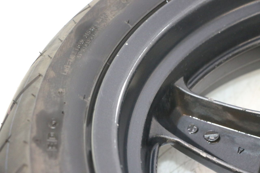 photo de HINTERRADFELGE UND REIFEN YAMAHA XMAX X-MAX 125 (2006 - 2009) - Alternative Perspektive