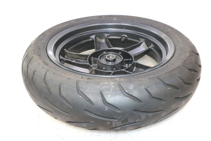 photo de HINTERRADFELGE UND REIFEN YAMAHA XMAX X-MAX 125 (2006 - 2009) - Technische Nahaufnahme