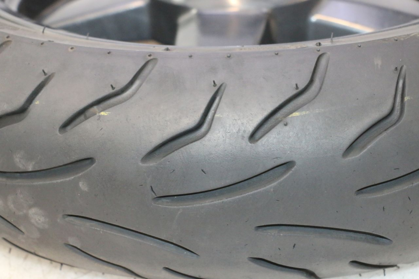 photo de HINTERRADFELGE UND REIFEN YAMAHA XMAX X-MAX 125 (2006 - 2009) - Kennzeichnungen und Originalreferenzen