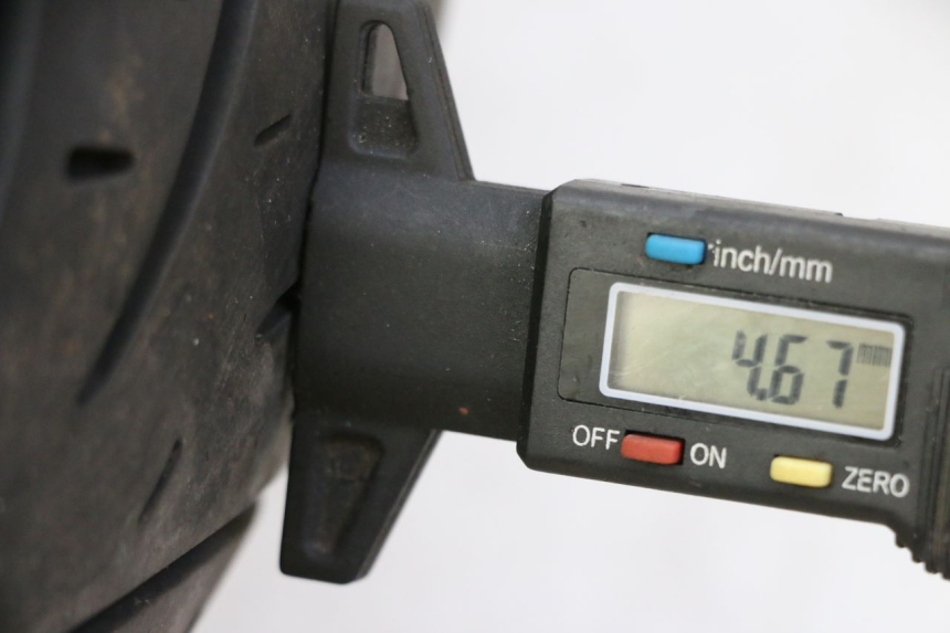 photo de HINTERRADFELGE UND REIFEN YAMAHA XJ6 ABS 600 (2008 - 2016) - Zoom auf Gebrauchszustand