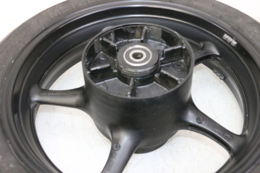 photo de HINTERRADFELGE UND REIFEN YAMAHA XJ6 ABS 600 (2008 - 2016) - Technische Nahaufnahme