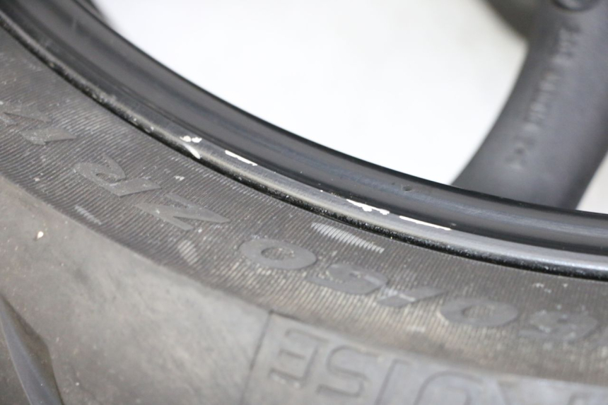 photo de HINTERRADFELGE UND REIFEN YAMAHA XJ6 ABS 600 (2008 - 2016) - Details der Befestigungspunkte